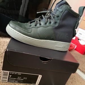 W SF AF1 MID